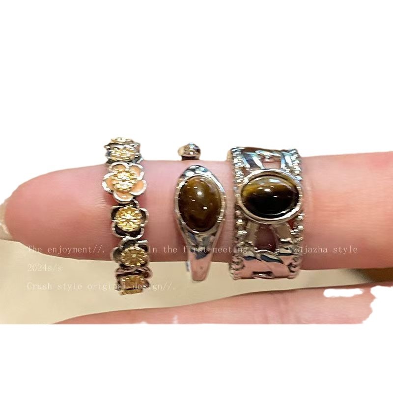 وهذه الفتحات تنظّم خواتم الماراديهو (Mirad Leather) Item Picture
