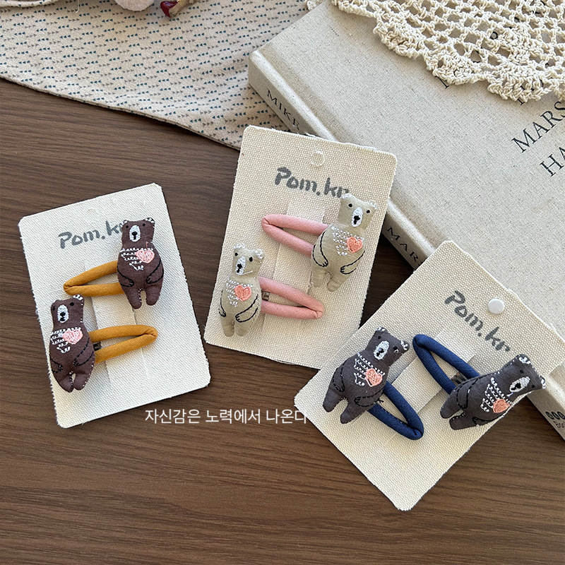 Korean-style cute cartoon bear, coffee-colored heart-shaped embroidery, children's versatile hair clips, high-elasticity rubber band hair accessories Application Scenario