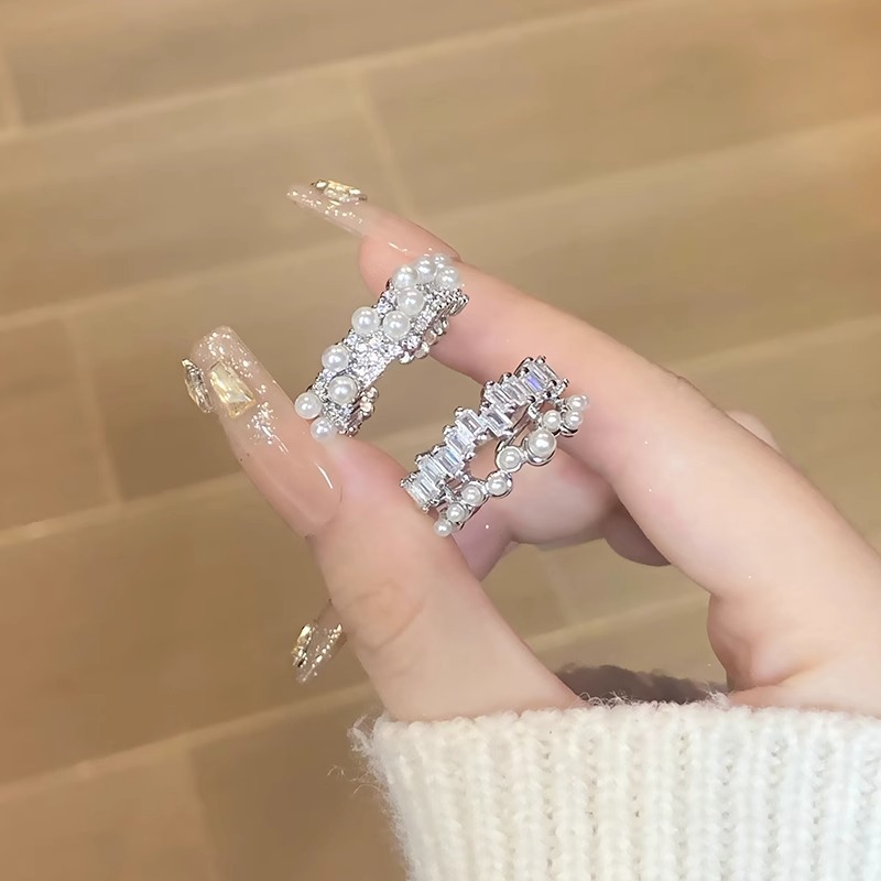 Kimoj's New Sky Mirror Ring Exudes A Light Luxury And High-End Feel. It Features A Zircon Niche Design That Is Fashionable On Instagram. It's A Pearl Layered Ring For Women