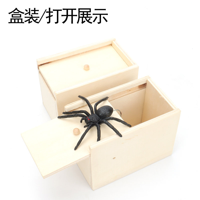 The spider was startled. Wooden box, Douyin, the same style cross-border parody creative prank toy. Spider Prank manufacturer wholesale Application Scenario