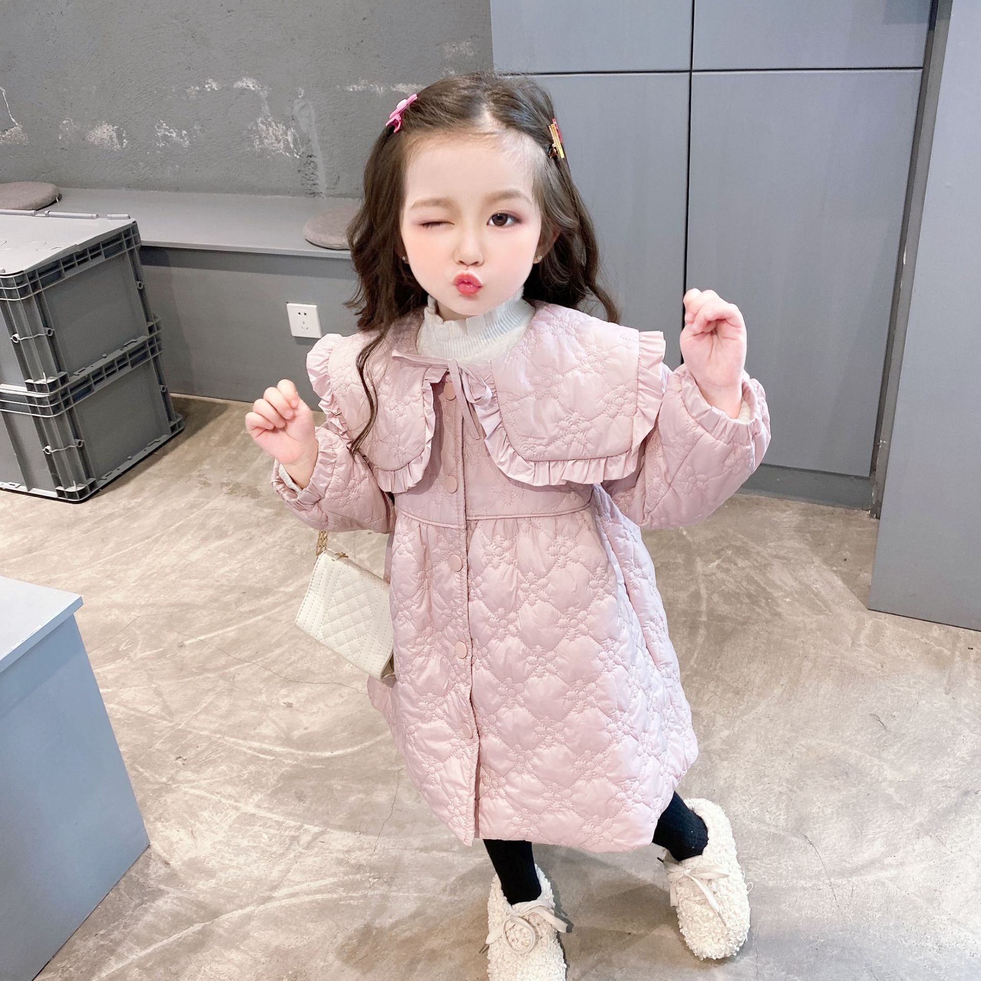 Girls' autumn and winter coats, children's wear 2022, fashionable little girls with cotton-padded Korean thickened mid-length embroidered cotton-padded clothes, trendy Specification image