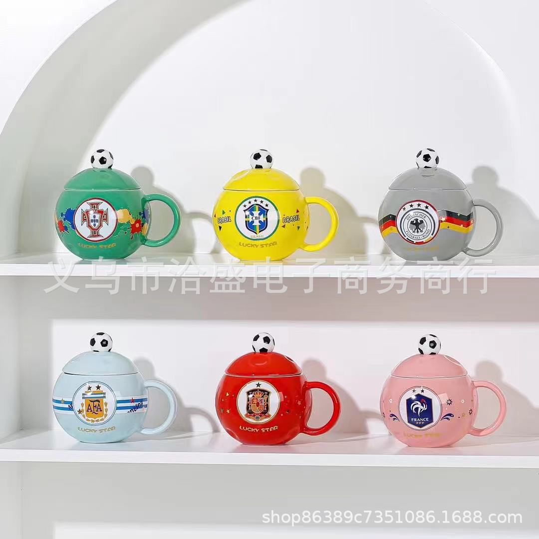 ins creative high appearance level football cups, Internet celebrity mugs, covered spoon breakfast cups, round ceramic cups wholesale