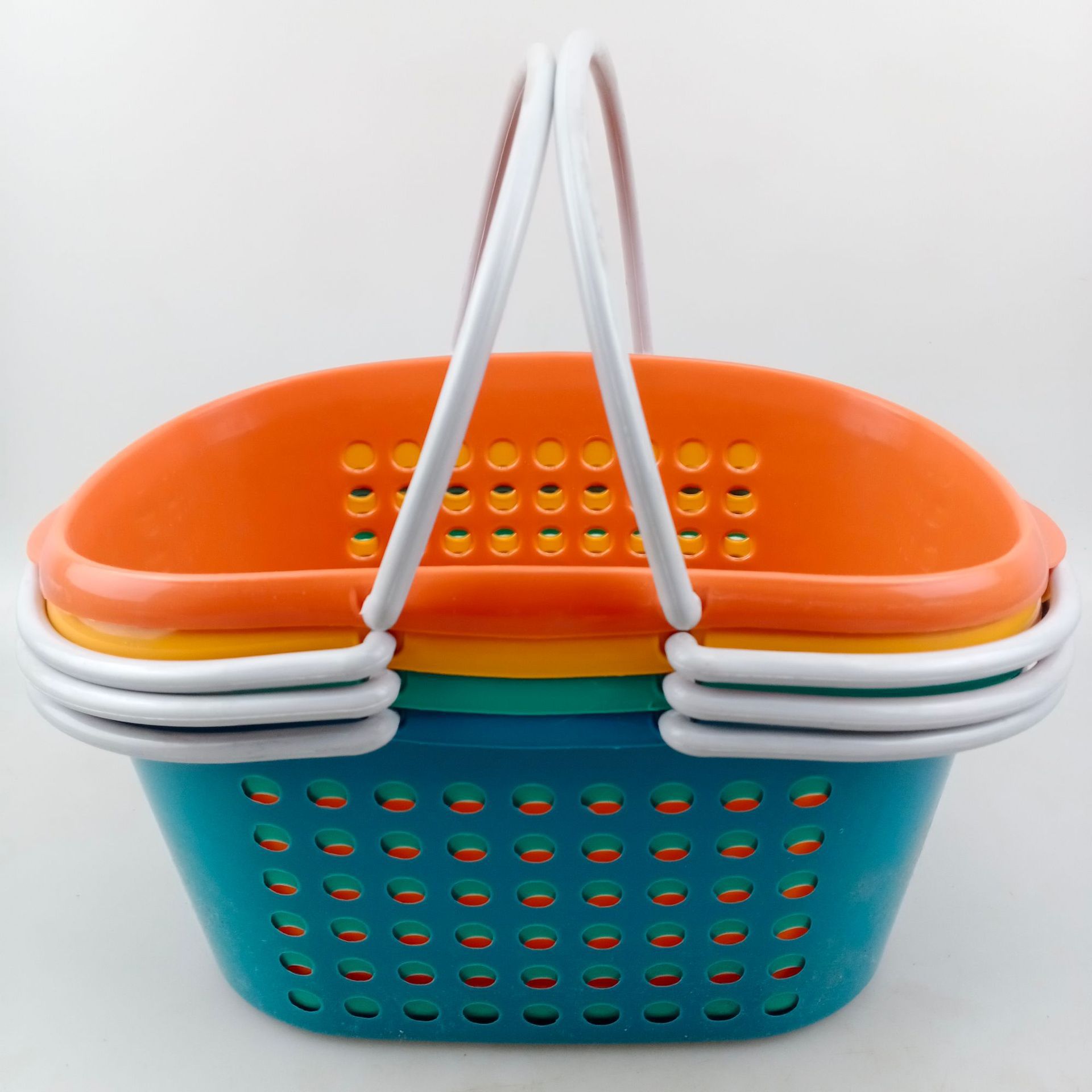 Bath blue storage basket, storage basket Application Scenario