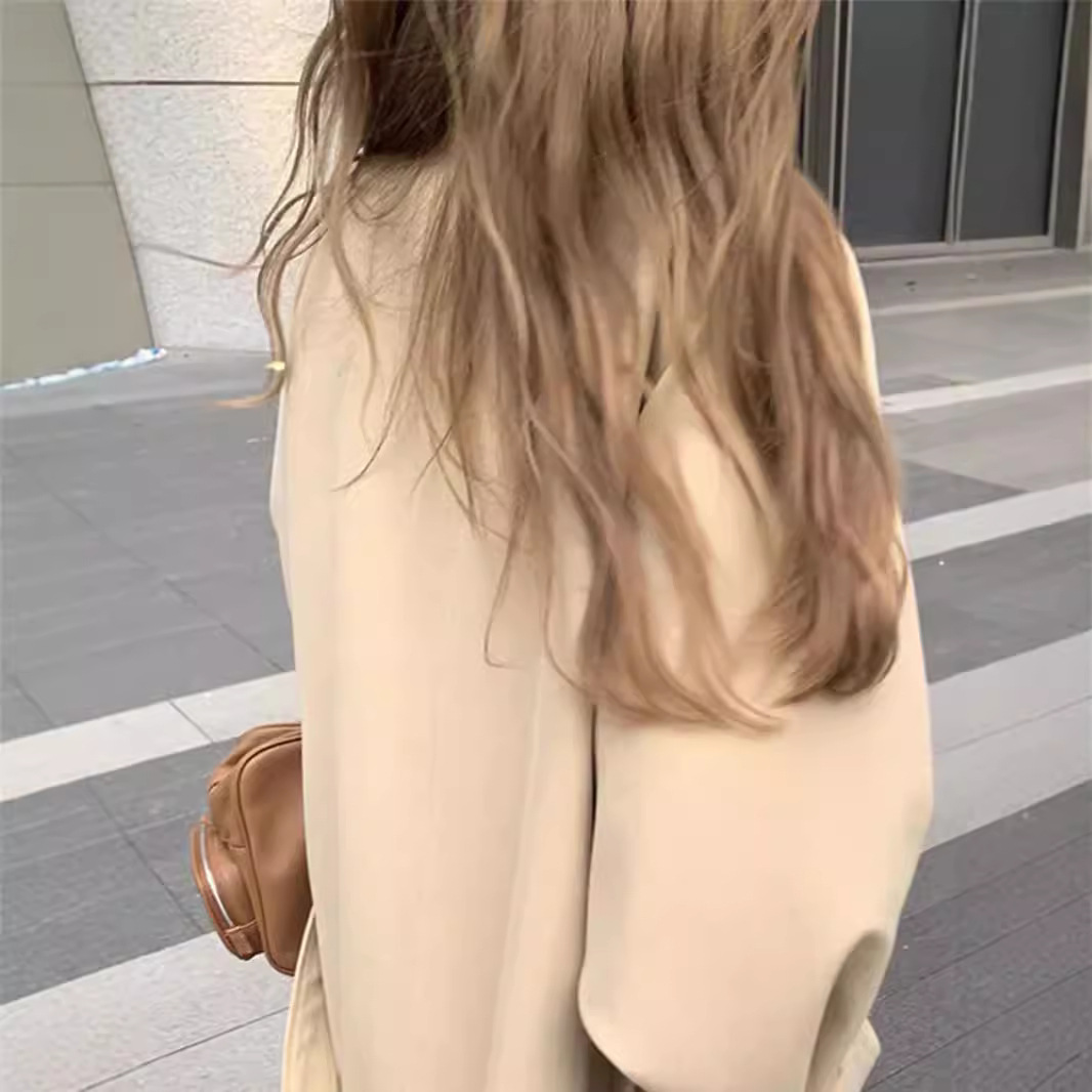 女式风衣实物图