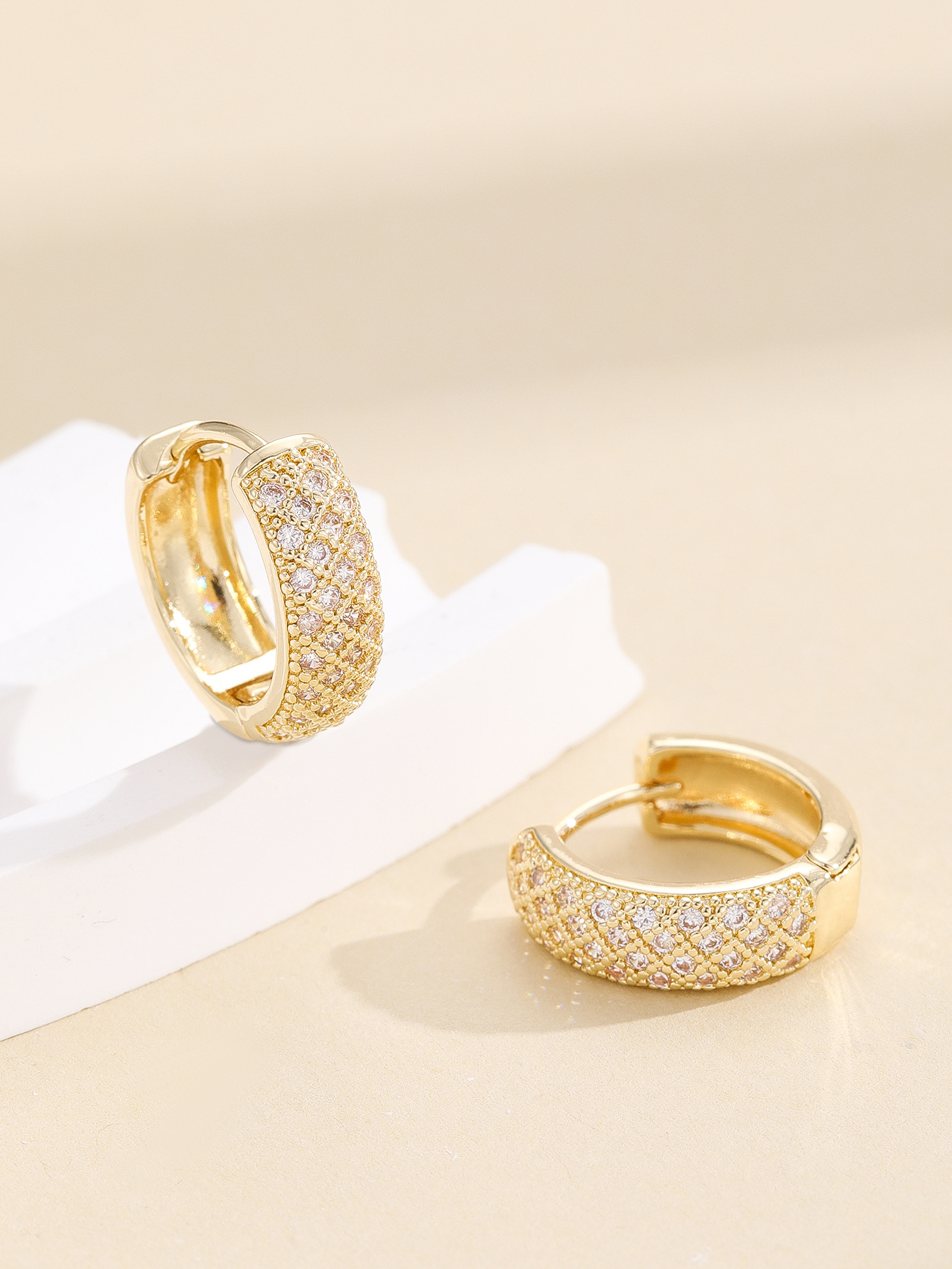 European and American cross-border trend earrings, hip-hop style men's and women's round ear buckles, women's full-set zircon earrings DIY earrings Item Picture