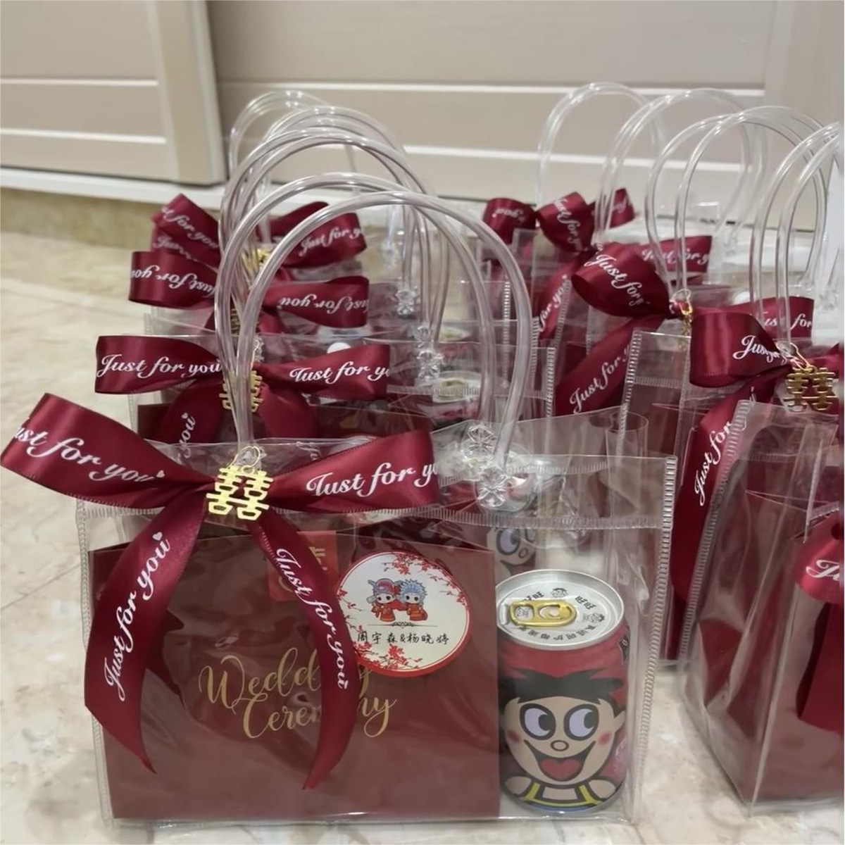 Wholesale pvc handbags, transparent gift bags, internet-famous hand-carried plastic packaged gifts, wedding candies, and souvenir bags details Picture