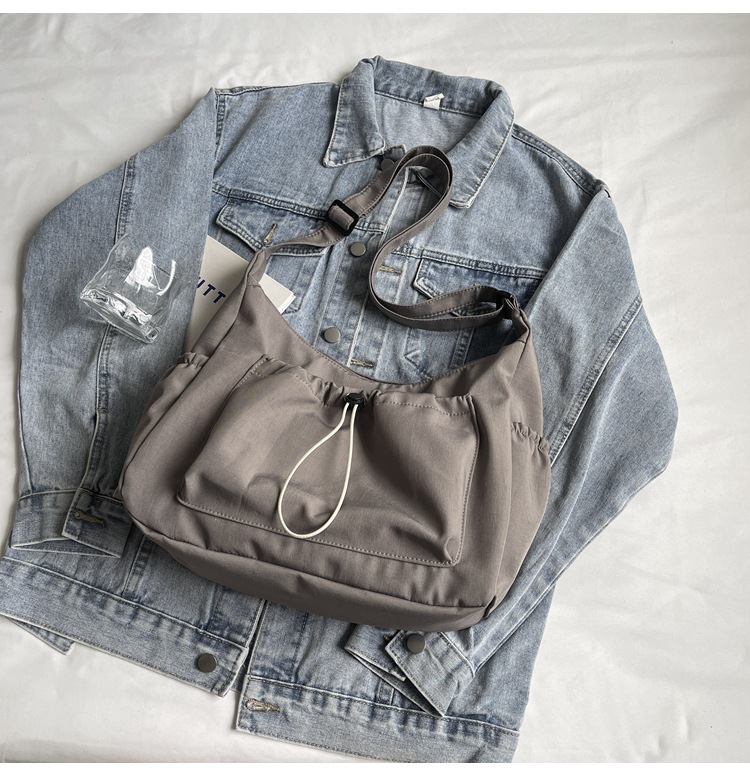 韩版时尚尼龙斜挎包2024新款休闲百搭褶皱单肩包大容量纯色帆布包详情22