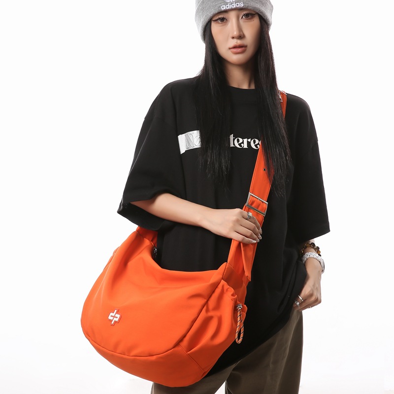 花儿与少年同款大饺子包休闲通勤斜挎包女工装风单肩包大容量背包