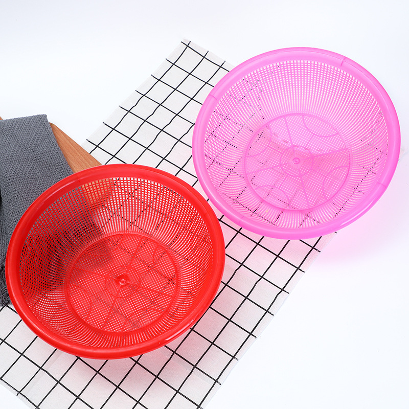 Factory direct sales of brand-new material rice-washing sieves, rice-washing sieves, water-filtering plastic water-draining baskets, vegetable and rice-washing baskets. Wholesale at street stalls details Picture