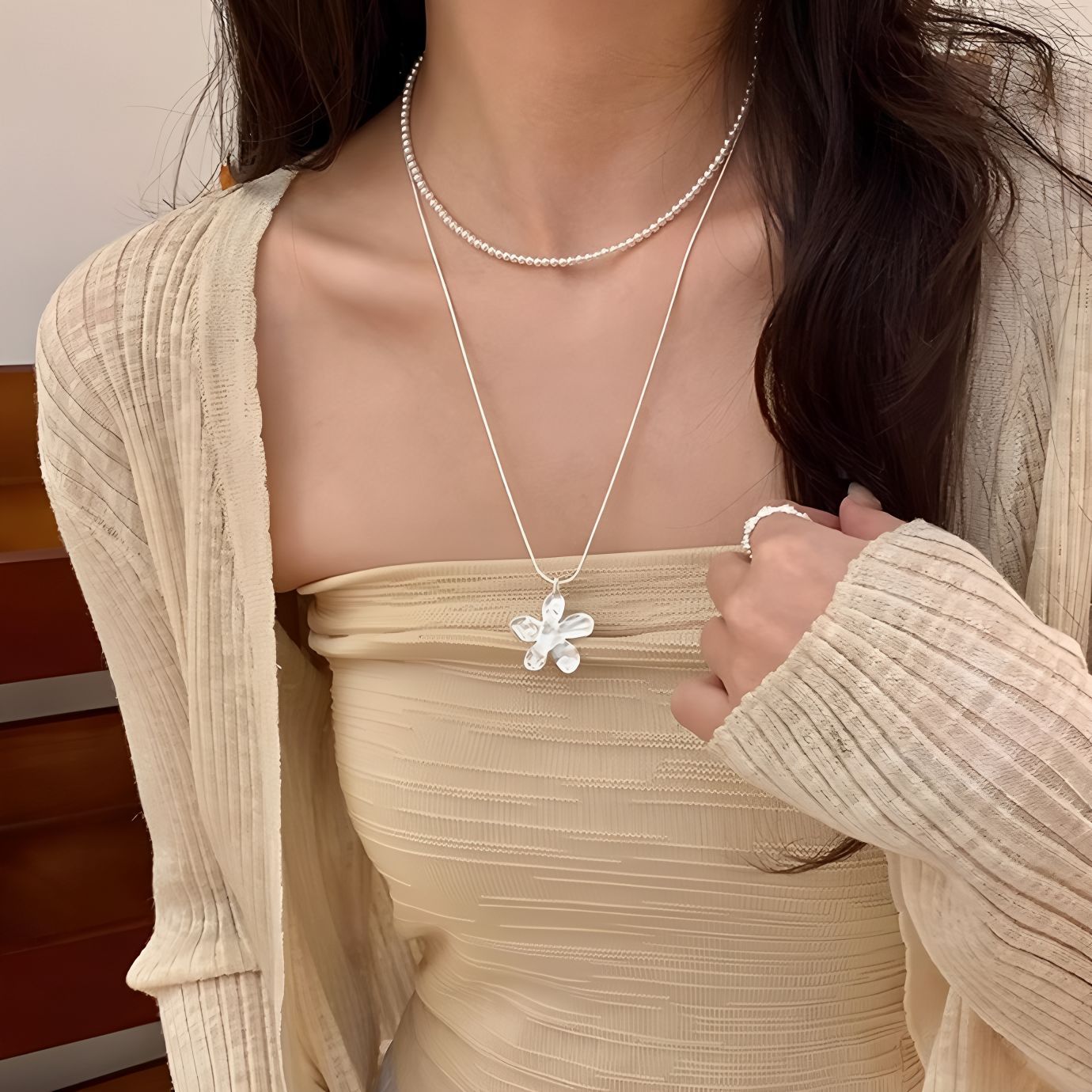 s925 sterling silver retro flower pull-out necklace with a light luxury and high-end feel, a niche sweater chain for women, with a cold autumn and winter style pic 5