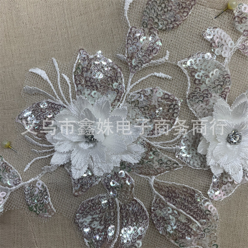 تطريز رقائق ثلاثية الأبعاد مع فساتين الزفاف وفساتين السهرة Specification image
