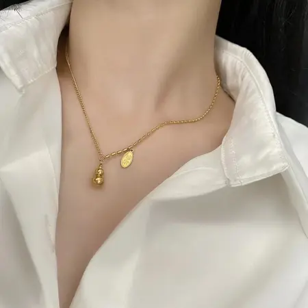 The wealth-attracting gourd necklace is a rare and stylish design for women in summer. It is a versatile and elegant collarbone chain for 2022 The wealth-attracting gourd necklace is a rare and stylish design for women in summer. It is a versatile and elegant collarbone chain for 2022