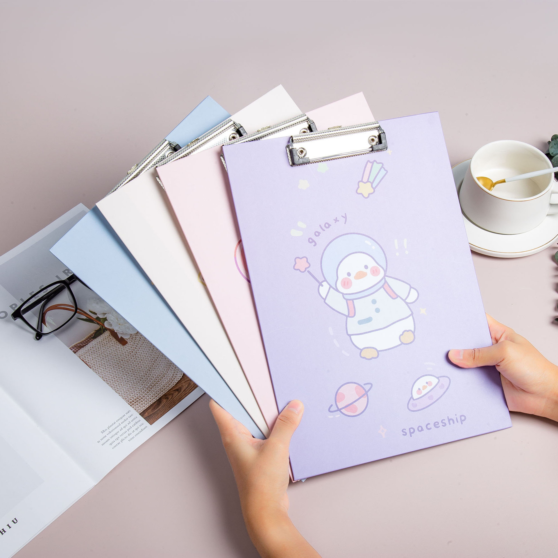 Cartoon bear A4 board folder, student ins style, high appearance level, stationery, double-sided paper test pad, materials Specification image