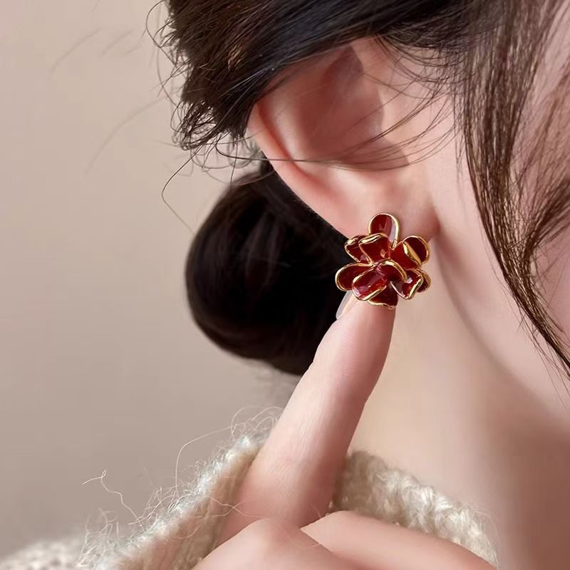 Unique wine-red flower stud earrings for women 2024 new stylish autumn and winter French niche design earrings Specification image