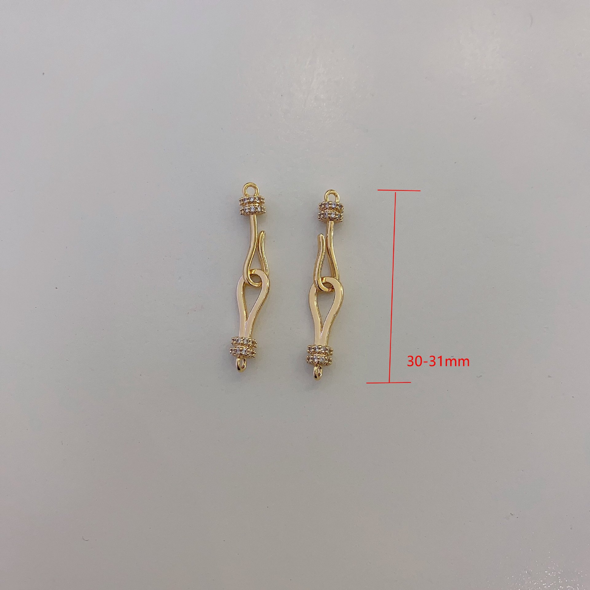 DIY zircon figure-eight buckle micro-inlaid zircon niche design bracelet, necklace, sweater chain, button accessory style Application Scenario