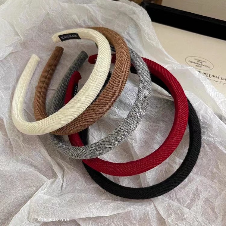 Retro checkered hairband for women, 2024 new high top facial cleansing headband, versatile for early autumn outings, hairpin headwear Application Scenario