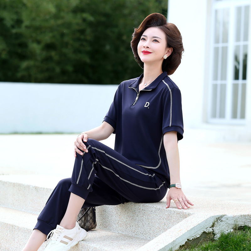 Petite mom summer stylish sportswear set, middle-aged women's short-sleeved top, two-piece set for middle-aged and elderly people aged 40 to 50 details Picture