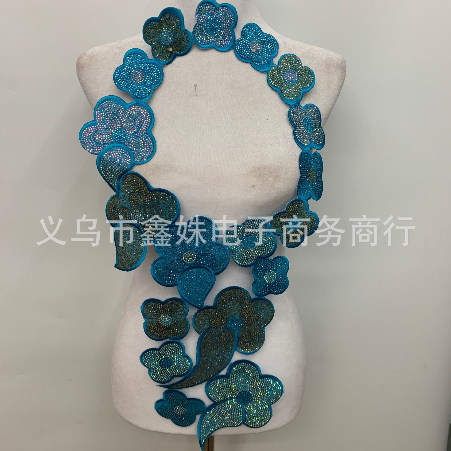 Back adhesive, full diamond collar, multi-color large embroidered fabric stickers for stage costumes, opera and animation accessories Item Picture