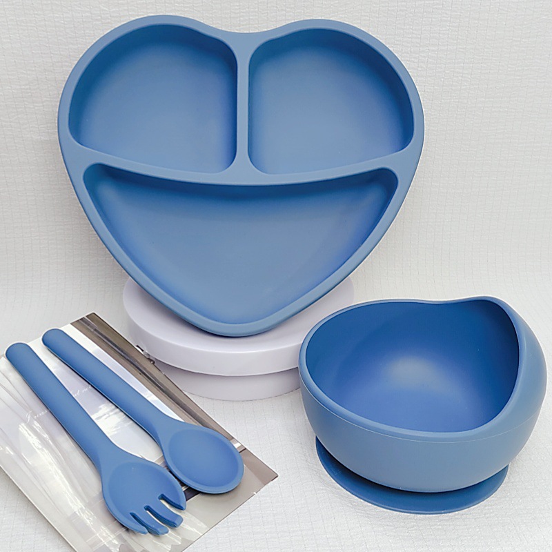 Children's silicone dinner plates, baby products, baby complementary food bowls, forks and spoons, heart-shaped dinner plates, four-piece tableware set in stock Application Scenario
