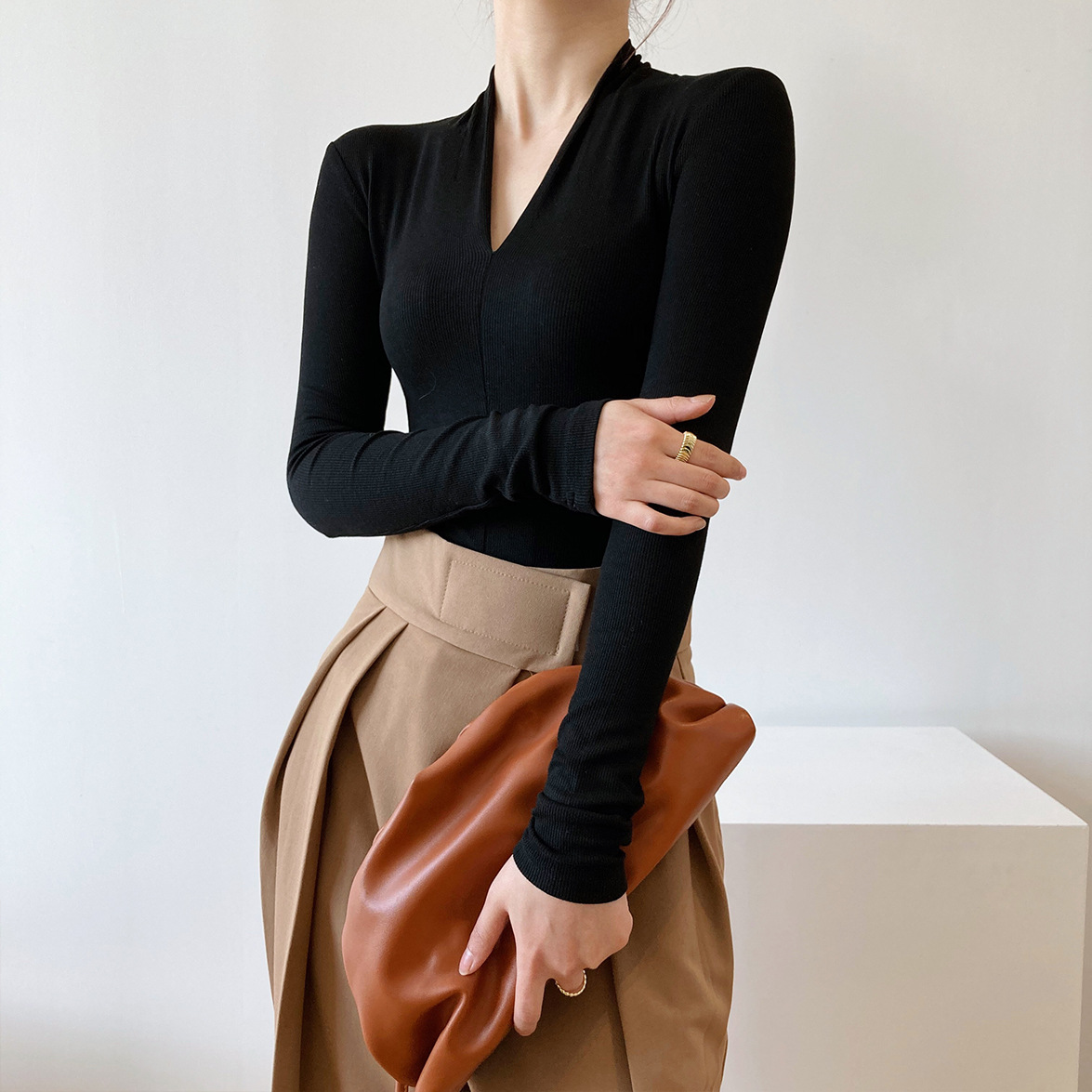 Luxi 2022 Early Autumn New Style V-neck long-sleeved T-shirt for women, slimming and scheming, paired with a base layer top 231 Specification image