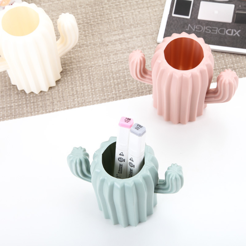 Plastic cactus vase, simple and fashionable office supplies, creative and personalized desktop vase decoration Application Scenario