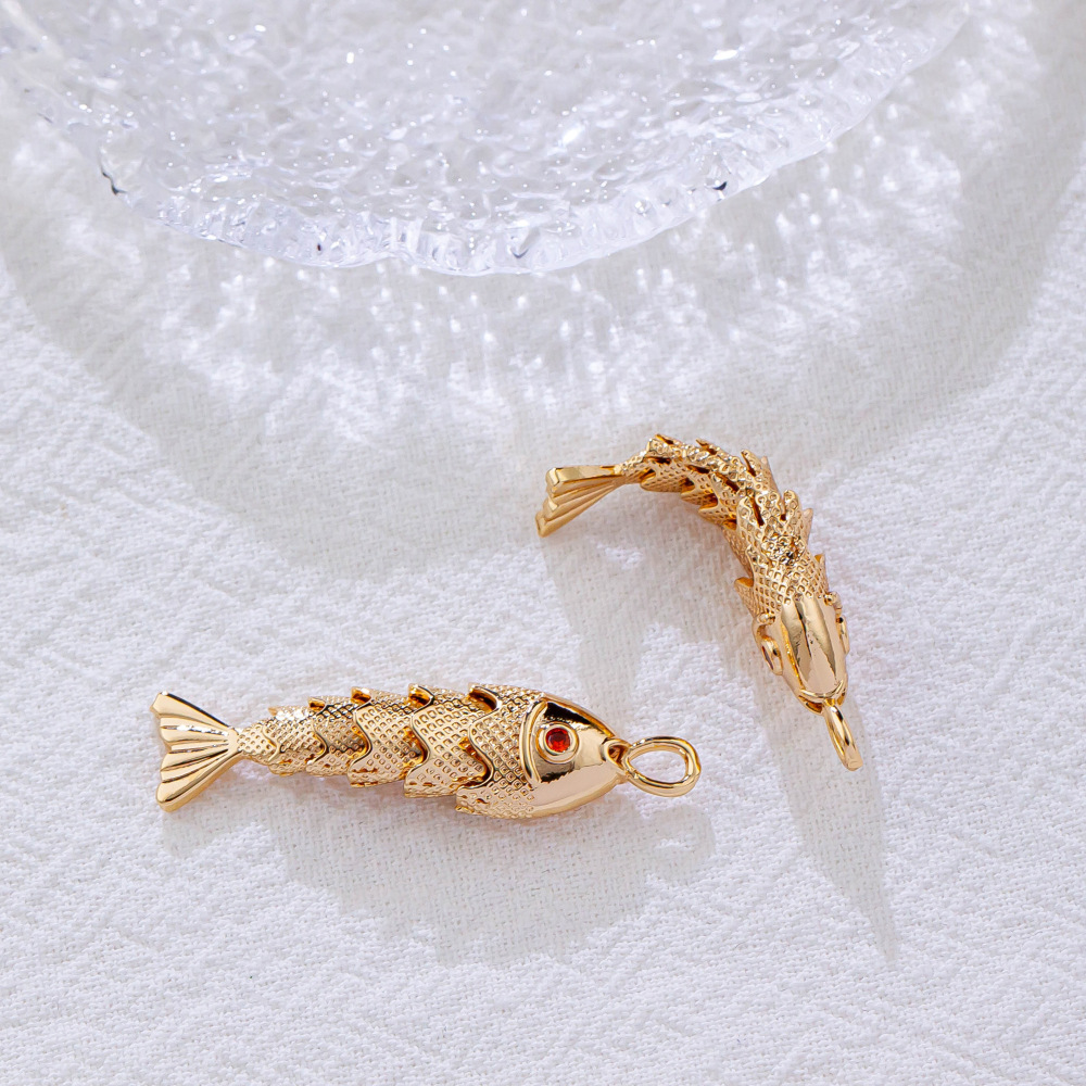 14K copper, real gold, color-preserving electroplated koi and goldfish pendant, DIY handmade jewelry, bracelet, necklace, earrings and accessories Application Scenario
