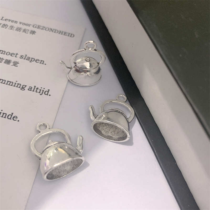 DIY zinc alloy jewelry accessories, retro three-dimensional water bottle accessories, handcrafted jewelry keychains, pendants and pendants Specification image