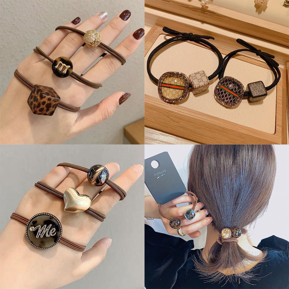 The new pearl hair tie and hair band is designed for both adults and women to avoid hair damage. It features a heart-shaped rubber band and is a popular, simple and high-end hair tie details Picture
