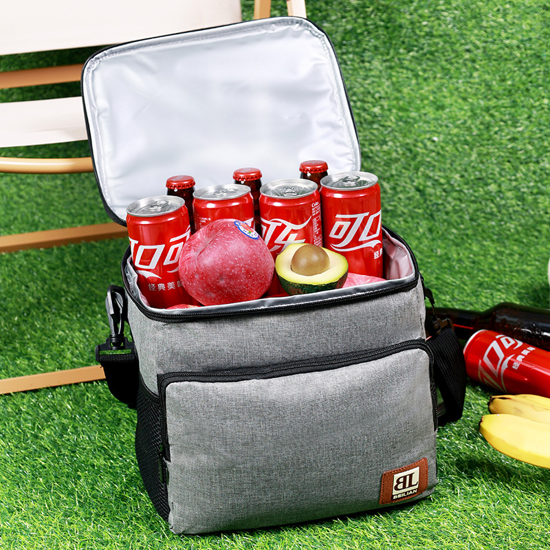 Wholesale of new cross-border outdoor insulated picnic bags, hand-held large-capacity insulated lunch bags, and PEVA waterproof ice packs Application Scenario
