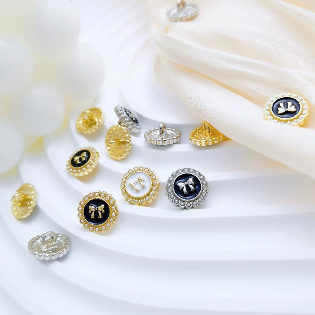 Bow pearl shirts, metal hand-sewn buttons, alloy decorative buttons, fashionable and versatile coat buttons wholesale