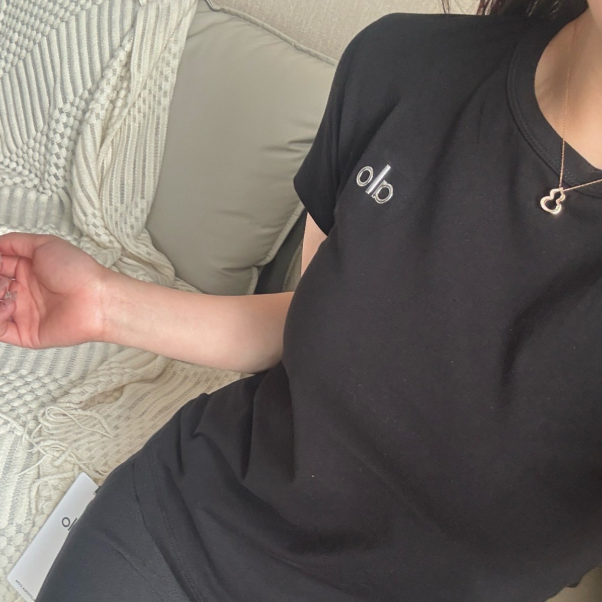 alo short-sleeved T-shirt 2025 New style, trendy letter embossed print, women's special, sporty and casual, versatile round neck short-sleeved