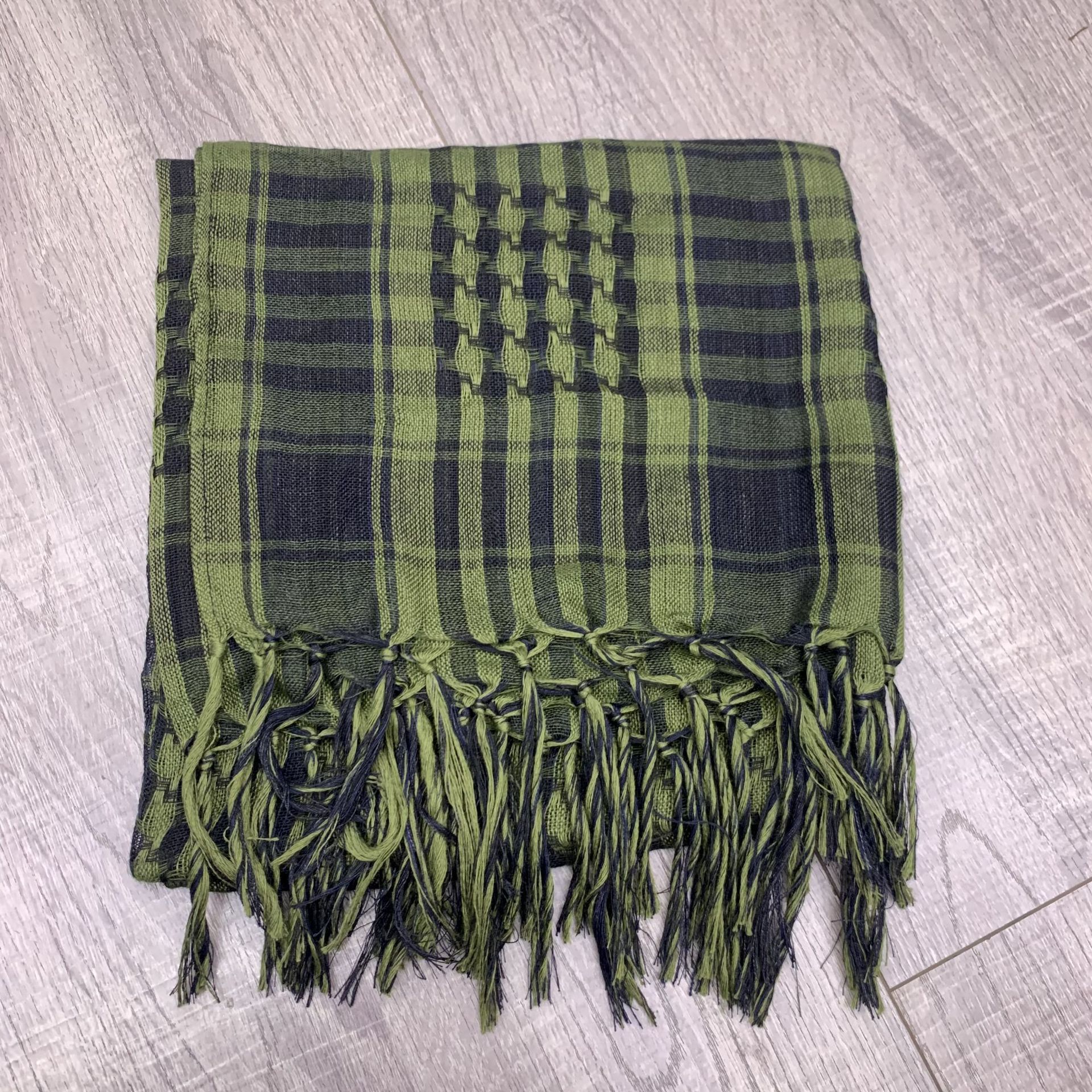 Hot-selling desert tactical scarves, Arab headscarves, checkered square scarves, jacquard tassel scarves. Direct cross-border sales from the manufacturer details Picture