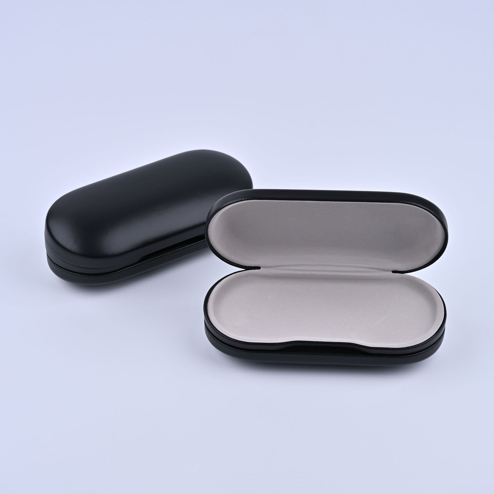 Double-layer glasses case, contact lens case M479, bright leather portable anti-pressure myopia eye case, beauty contact companion storage box Application Scenario
