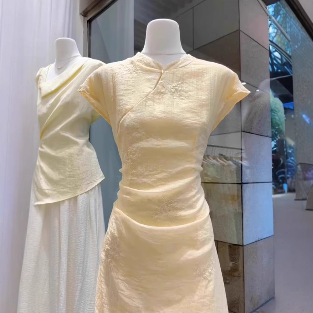 New Chinese-style women's clothing in stock, 2025 new summer improved cheongsam, yellow irregular patchwork waist jumpsuit Specification image