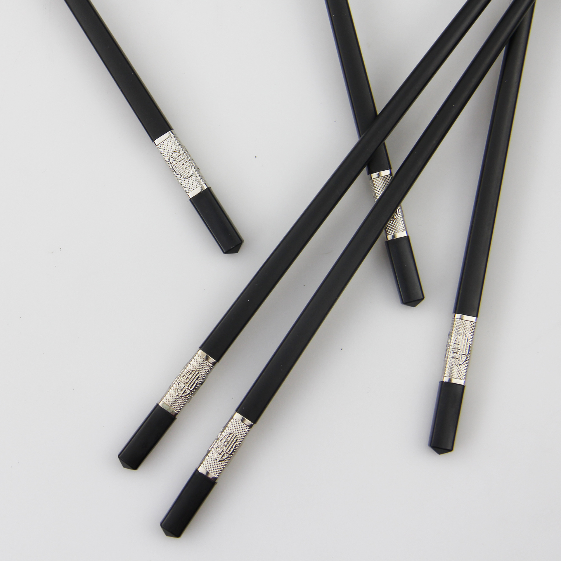 The new household tableware, the Gold and Silver Fu three-leaf Ruyi alloy chopsticks, is carefully selected by the e-commerce platform of the source factory of Shifule Application Scenario