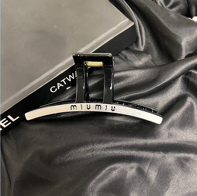 Large hairpin ~ Recommended by Internet celebrities: 15cm silver letter patch shark hairpin at the back of the head details Picture