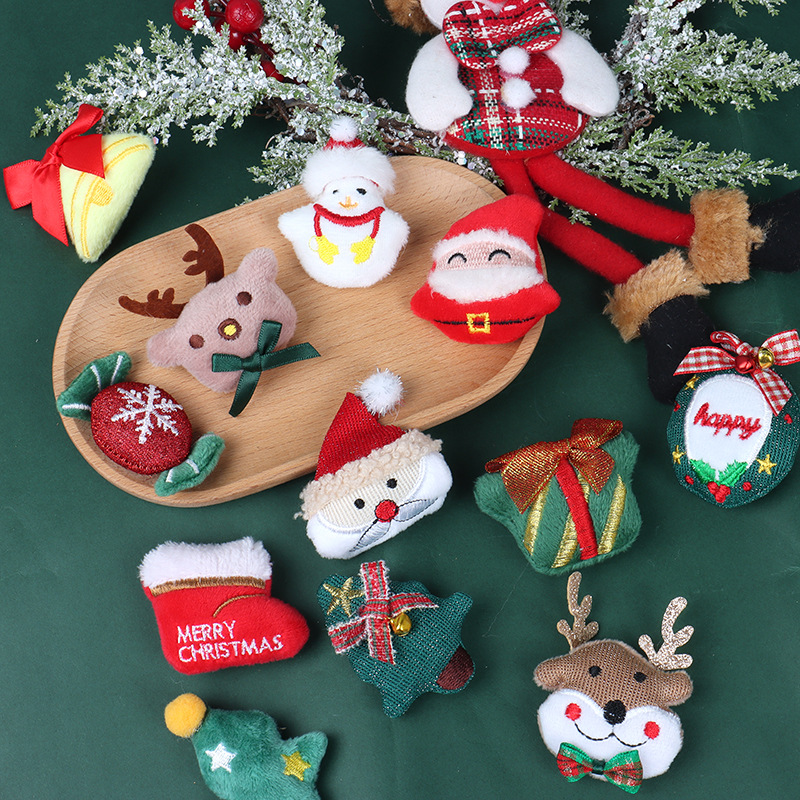 New Christmas Brooch Plush Figure Santa Claus Snowman Elk Cartoon Head Bag Shoes Decoration Accessories Application Scenario