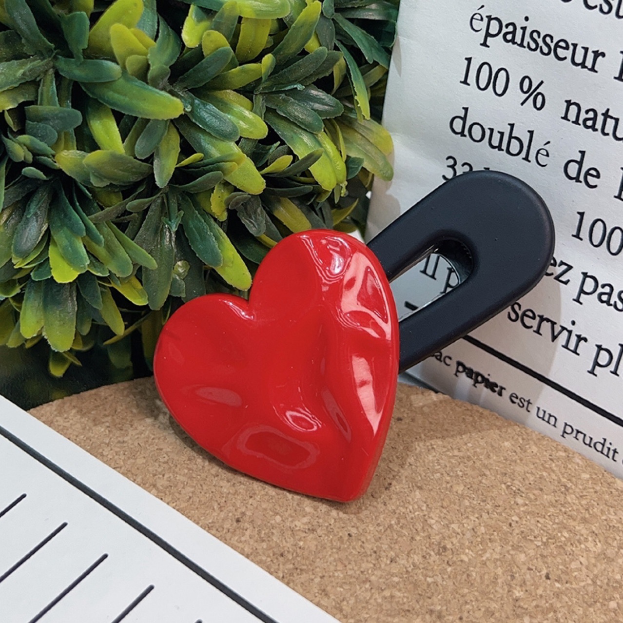 Just love it ~ Asymmetrical heart-shaped duck side fragments 2024 new style bangs hair clip for girls details Picture
