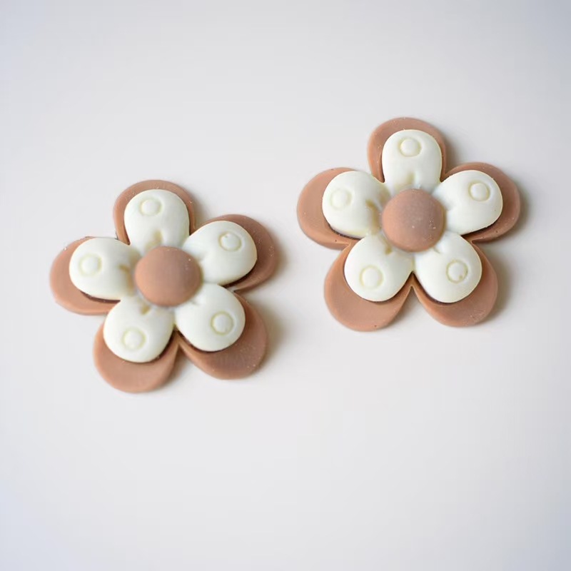 热销米色咖色卡通树脂配件 diy奶油胶手机壳贴片洞洞鞋鞋花扣饰品详情6