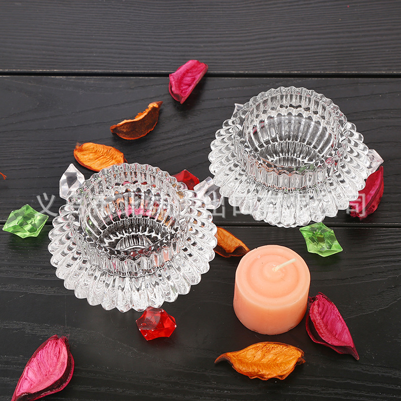 A dual-purpose glass candlestick that can be used on both sides, suitable for restaurants, bars, flying saucer candlesticks, and wedding exhibition arrangements Application Scenario