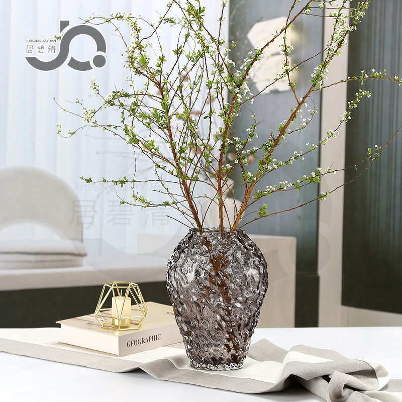 Modern light luxury art strawberry glass vase, creative home decoration, flower arrangement, water bamboo, water flower growing vessel, desktop Specification image