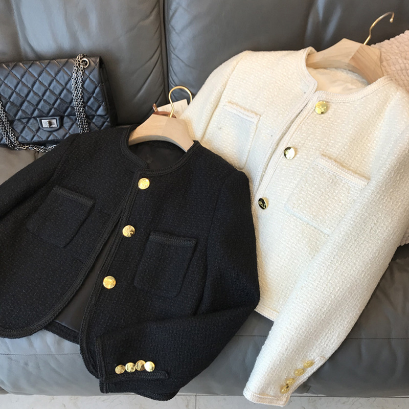 A charming and elegant French chanel-style long-sleeved mohair metal top and a short mini coat