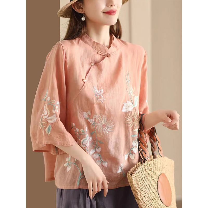 A new summer style of women's embroidered new Chinese-style slanted lapel button-up cotton and linen top with a traditional Chinese style and artistic retro seven-quarter sleeve details Picture