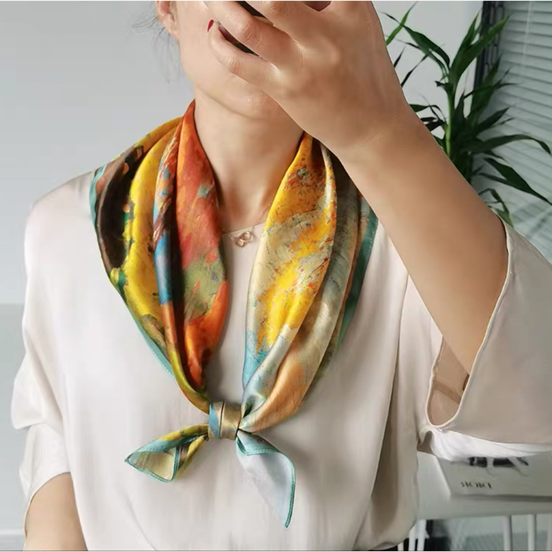 New Silk Scarf Women Spring And Autumn All Fashion Printed Square Towel 70Cm Europe And The United States Silk Gift Small Square Towel Wholesale details Picture