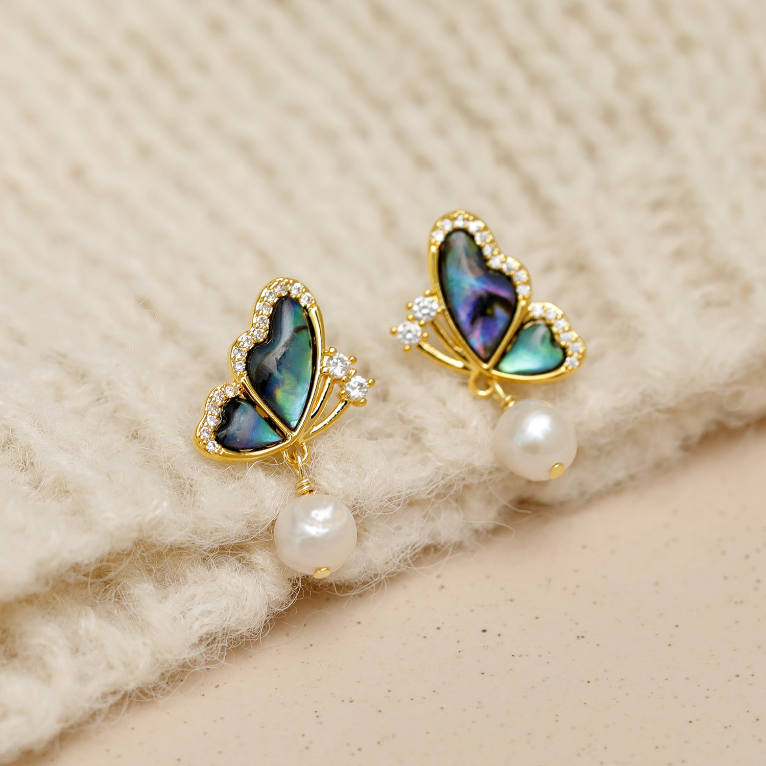 Hyacinth vintage fantasía mariposa colgante pendientes mujer 2023 nuevo versátil moda lujo personalidad de alto nivel sentido orejeras pendientes de perlas Specification image