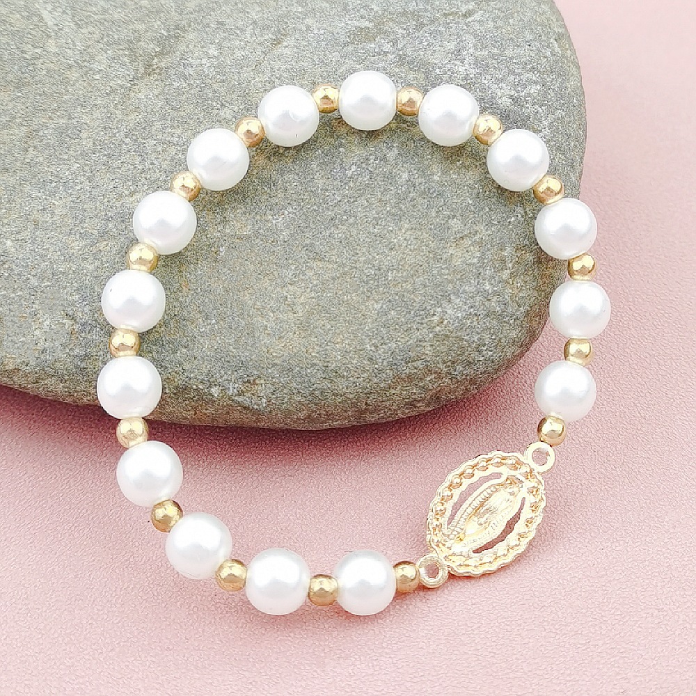 Foreign Trade Hot Cross-Border Amazon Europe And The United States New Diamond Blessed Virgin Mary Bracelet Women's Imitation Pearl Elastic Bracelet Couple Gift String Manufacturers Wholesale Application Scenario