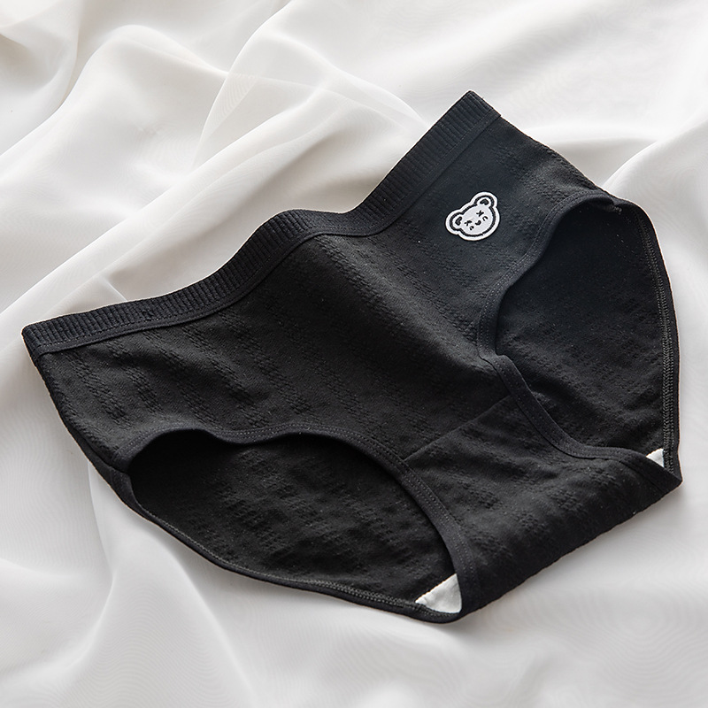 Black and white simple cartoon fabric label women's underwear, comfortable and breathable underwear, pure cotton crotch hugging women's triangle pants Item Picture