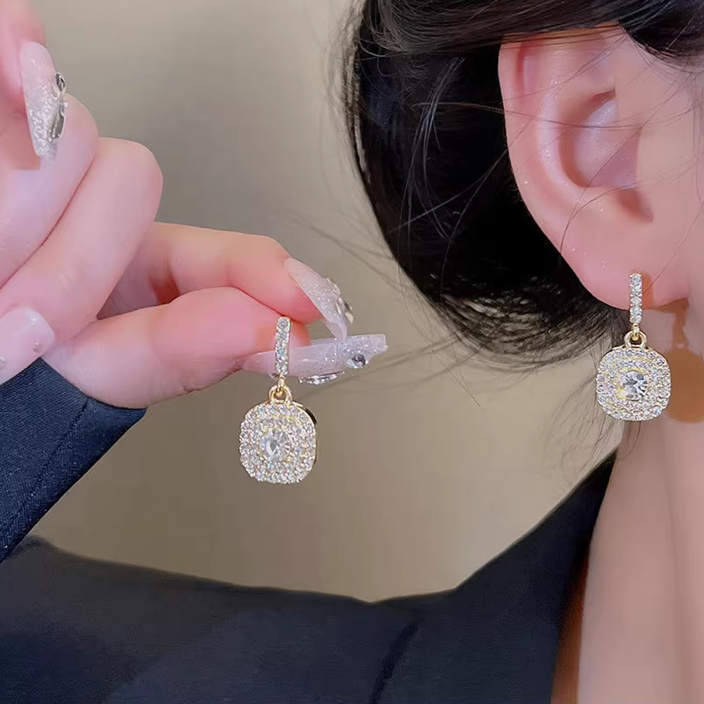 Silver needle micro-inlaid zircon square full diamond earrings, a new, trendy and fashionable, exquisite earrings with a sense of high-end elegance
