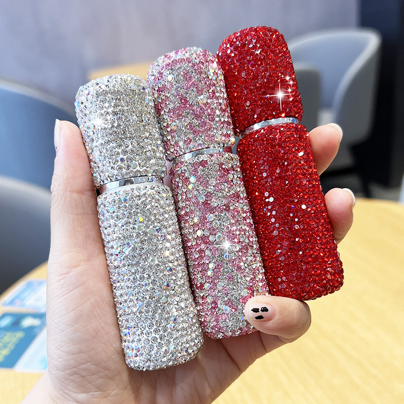 Wholesale of 10ml vacuum-pressed sample bottles for diamond-encrusted perfume, mini spray bottles for makeup and travel Application Scenario