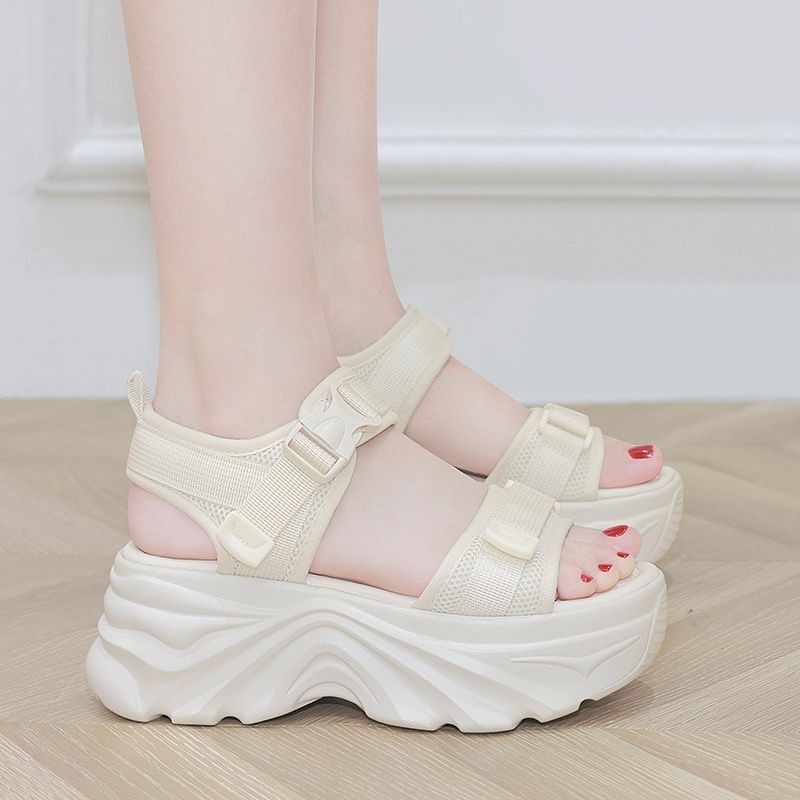 The 2024 summer new style of the popular Dad sandals is a comfortable and versatile soft-soled, anti-slip, and thick-soled sports beach sandal Specification image